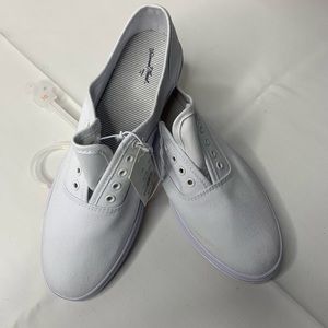 NEW UNIVERSAL THREAD SNEAKERS
